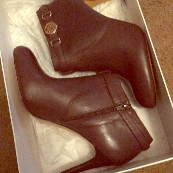 Shoes - Picture 1 of 4